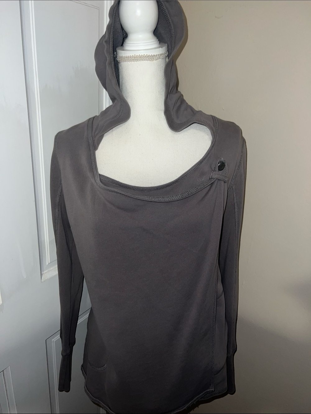 BCBG - Hooded Pullover Sweatshirt in Charcoal Gray